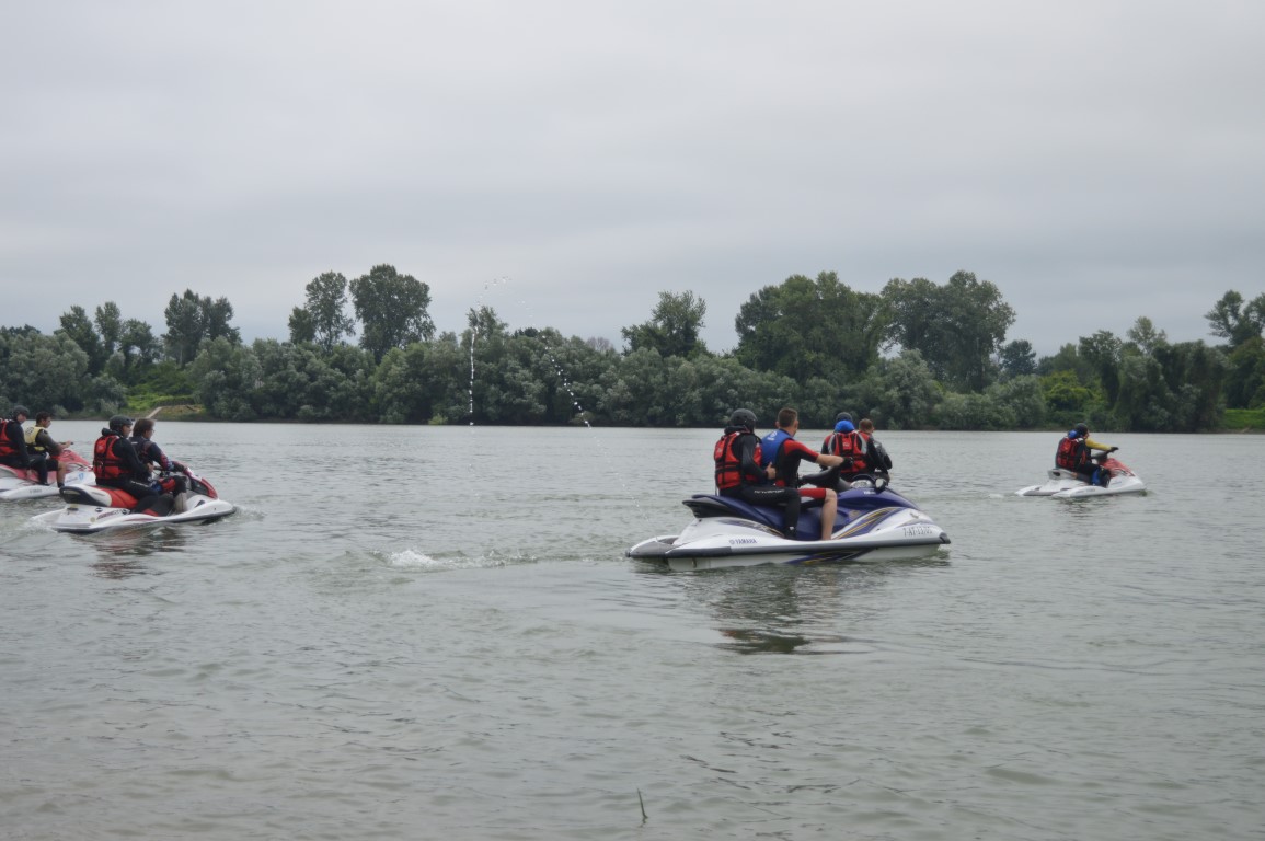 OBUKA PRIPADNIKA SEKTORA ZA VANREDNE SITUACIJE style=